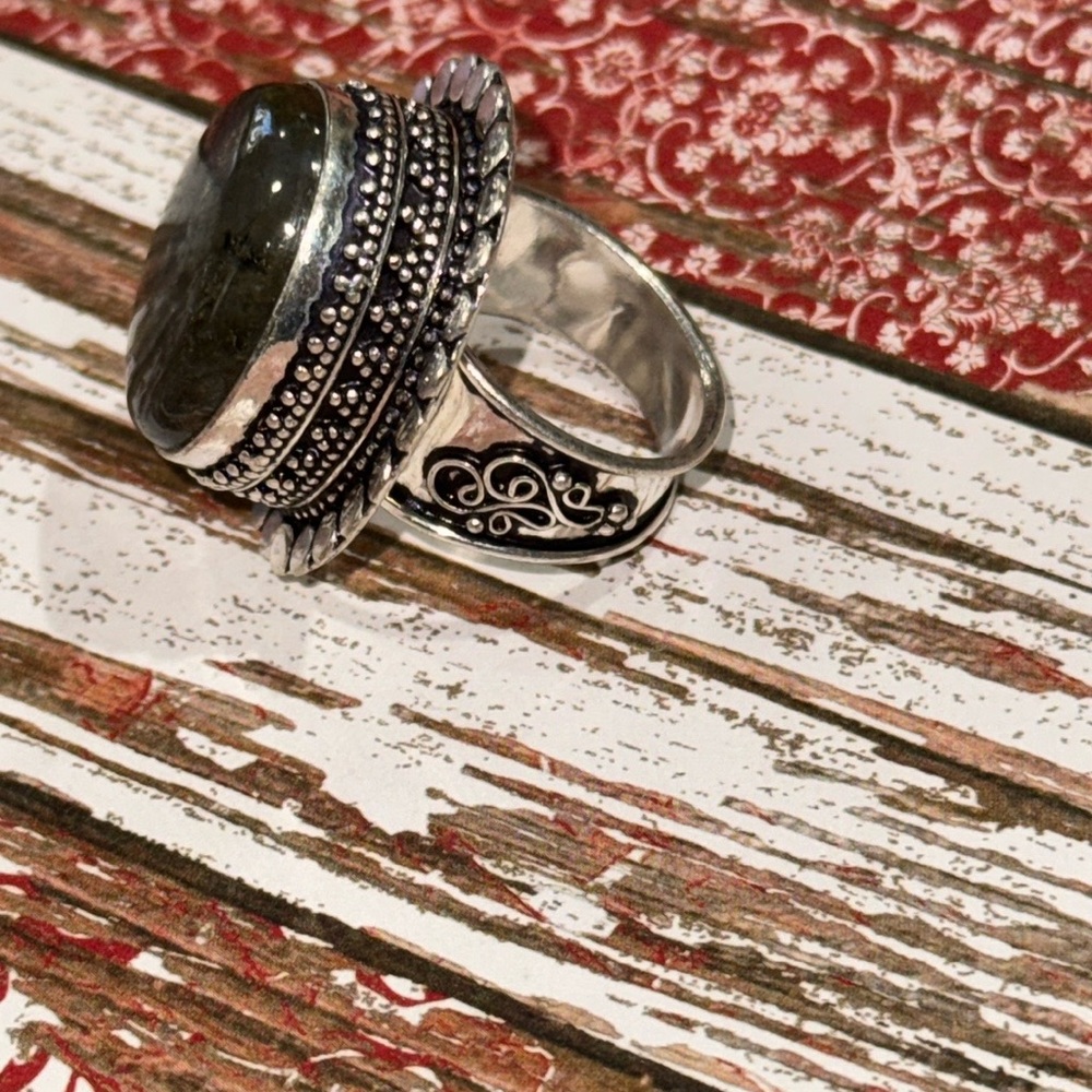 Silver Fiery Labradorite Statement Ring - image 4